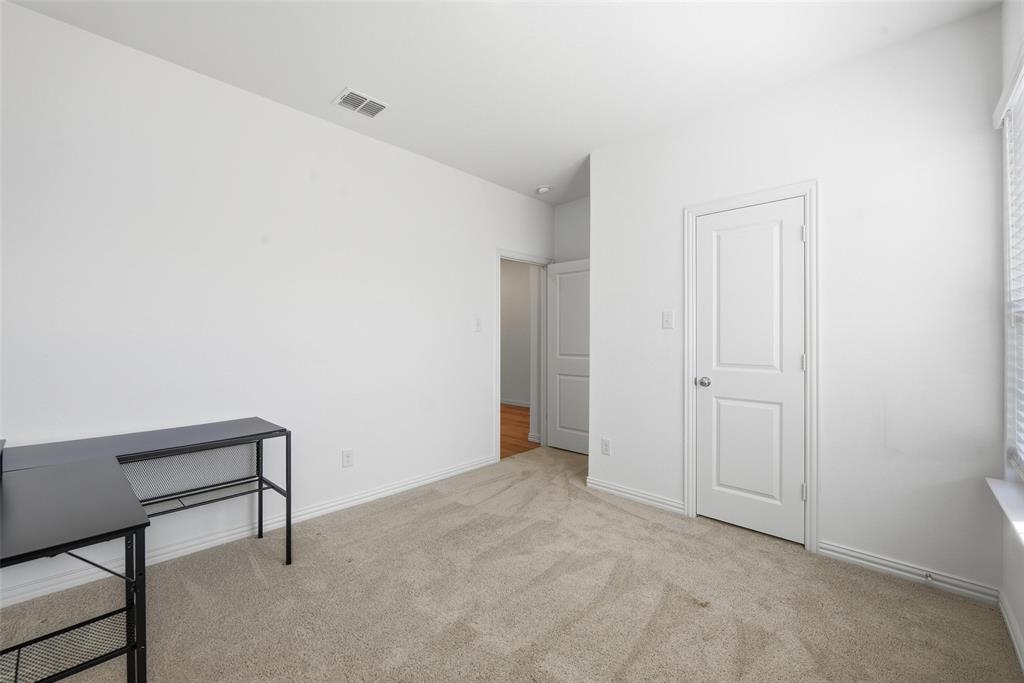216 Post Oak Street Azle, TX 76020 - Photo 6 of 37