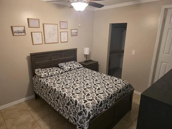 $900 | 23737 Lake Avenue, Sorrento, FL 32776