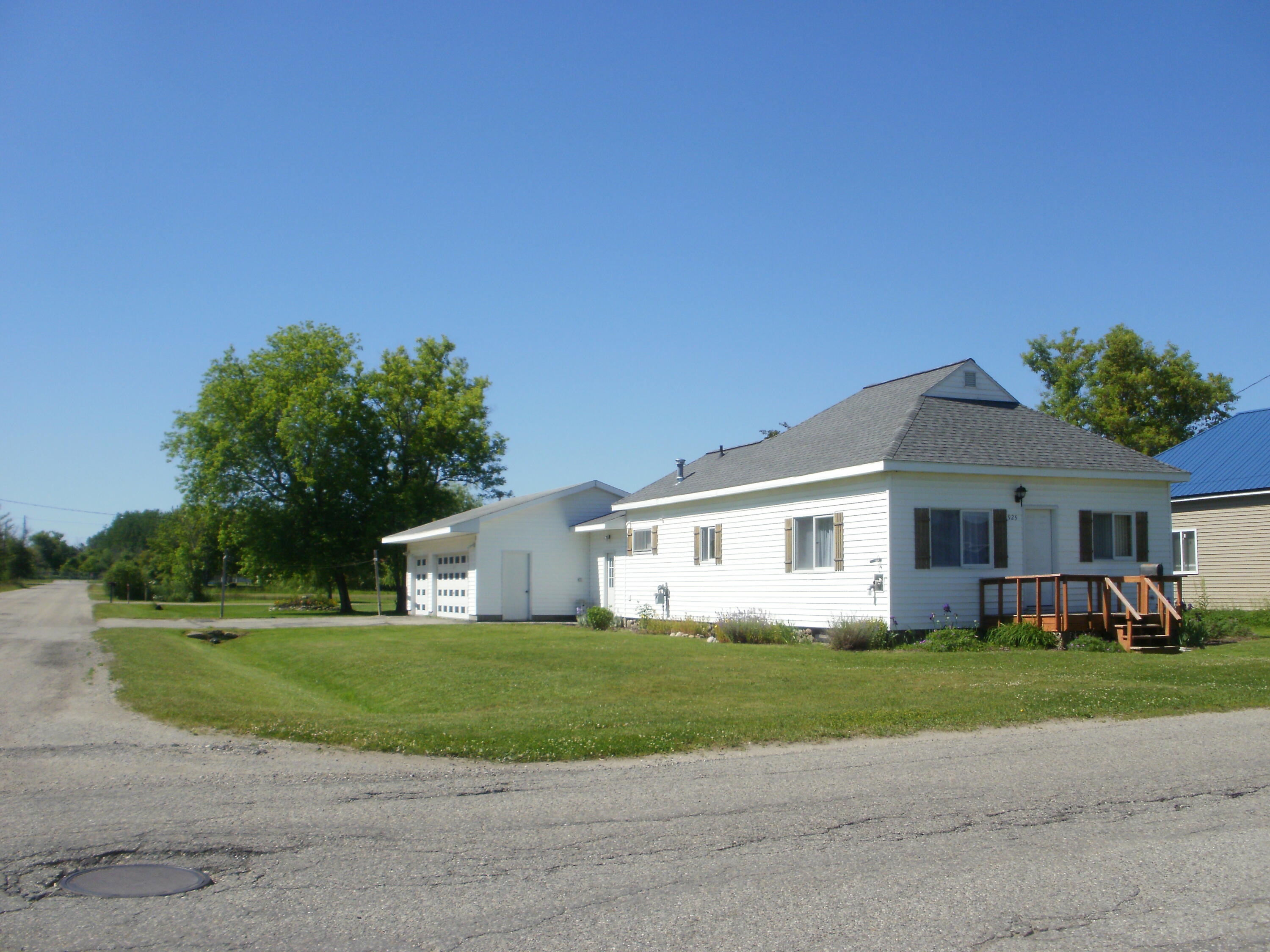 925 Division Street Cheboygan, MI 49721 - Photo 1 of 63 Gallery Image 1