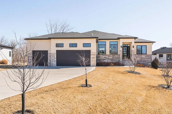 $975,000 | 754 East Sawgrass Trail, North Sioux City, SD 57049