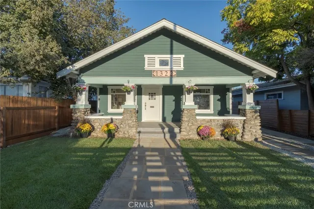 $7,500 | 1322 North June Street, Los Angeles, CA 90028