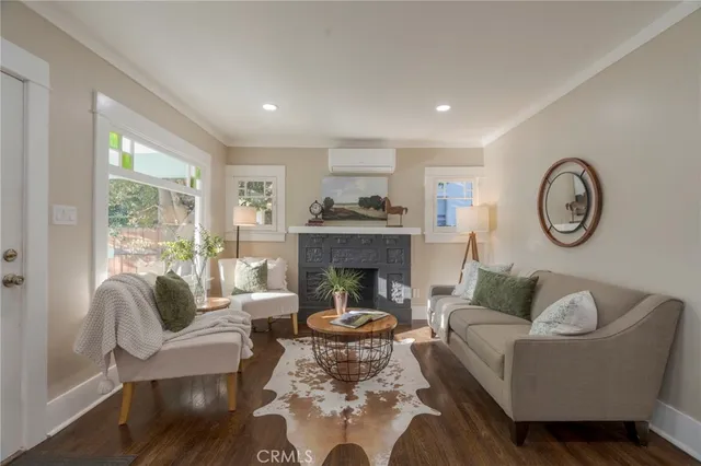 $7,500 | 1322 North June Street, Los Angeles, CA 90028