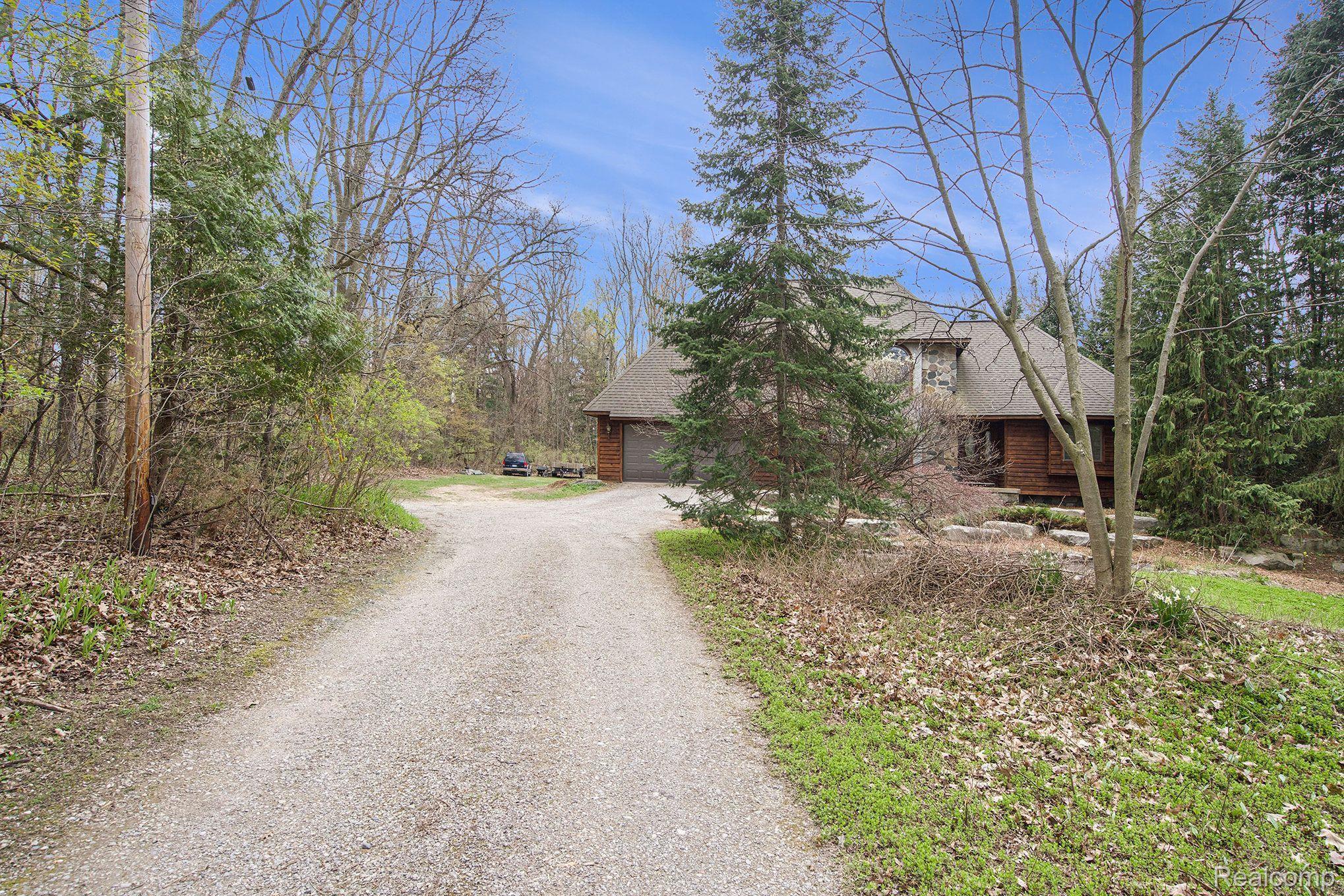 9133 Coldwater Road Flushing, MI 48433 - Photo 3 of 59 Gallery Image 3
