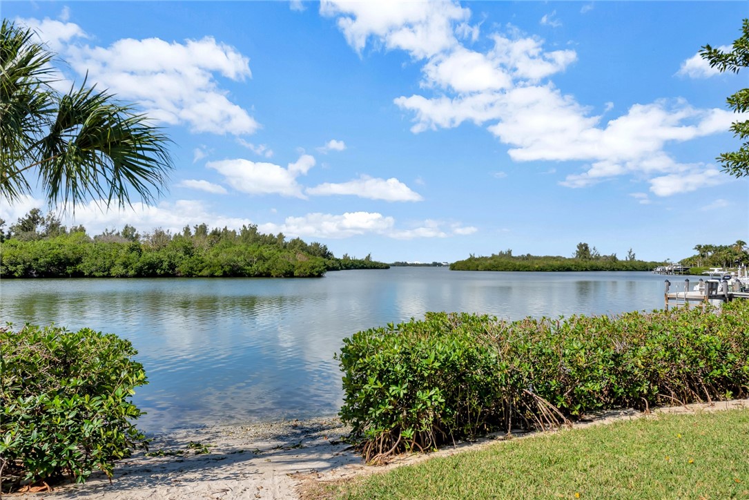 950 Winding River Road Vero Beach, FL 32963 - Photo 32 of 34