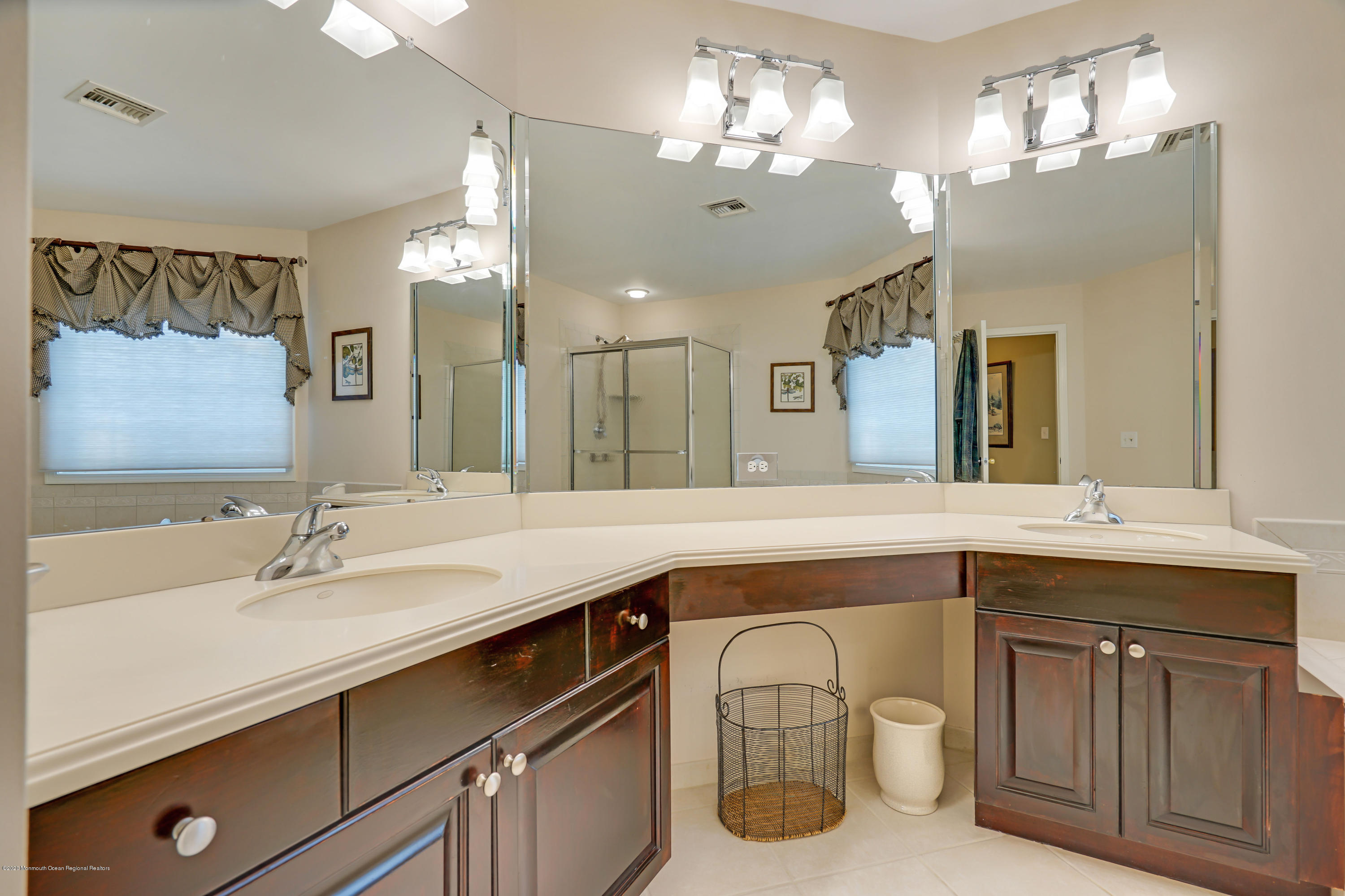 84 Mill Pond Road Jackson, NJ 08527 - Photo 33 of 52 Double sinks