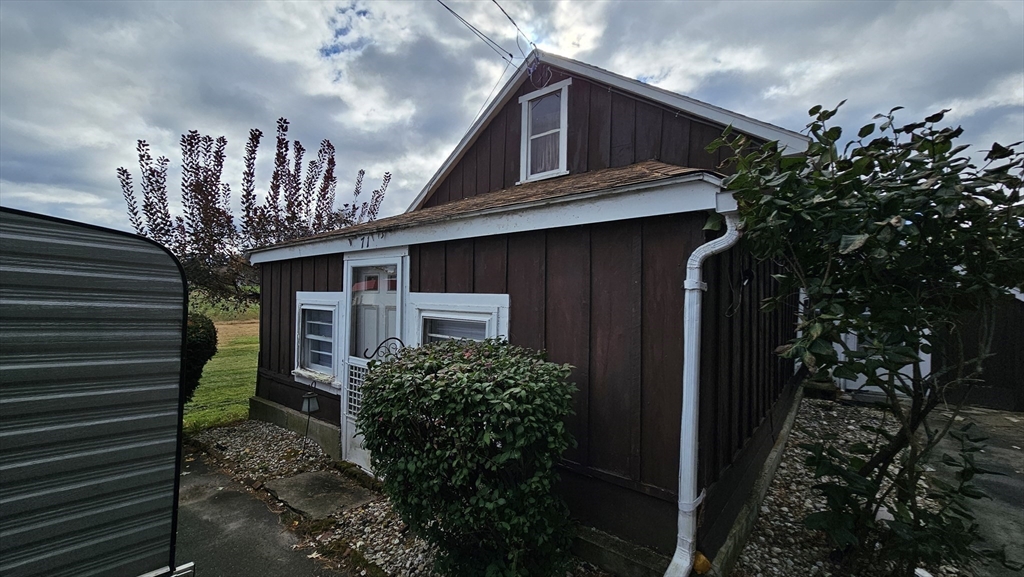 71 Russell Street Hadley, MA 01035 - Photo 6 of 32 a front view of a house with garden