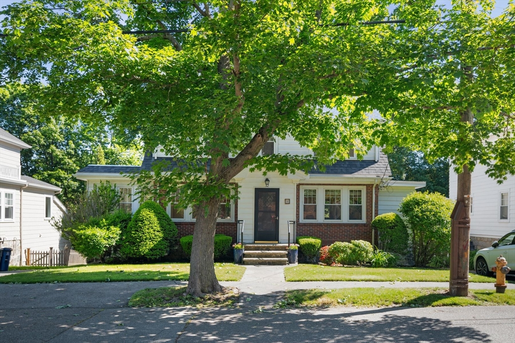 32 Pilgrim Road Marblehead, MA 01945 - Photo 2 of 38