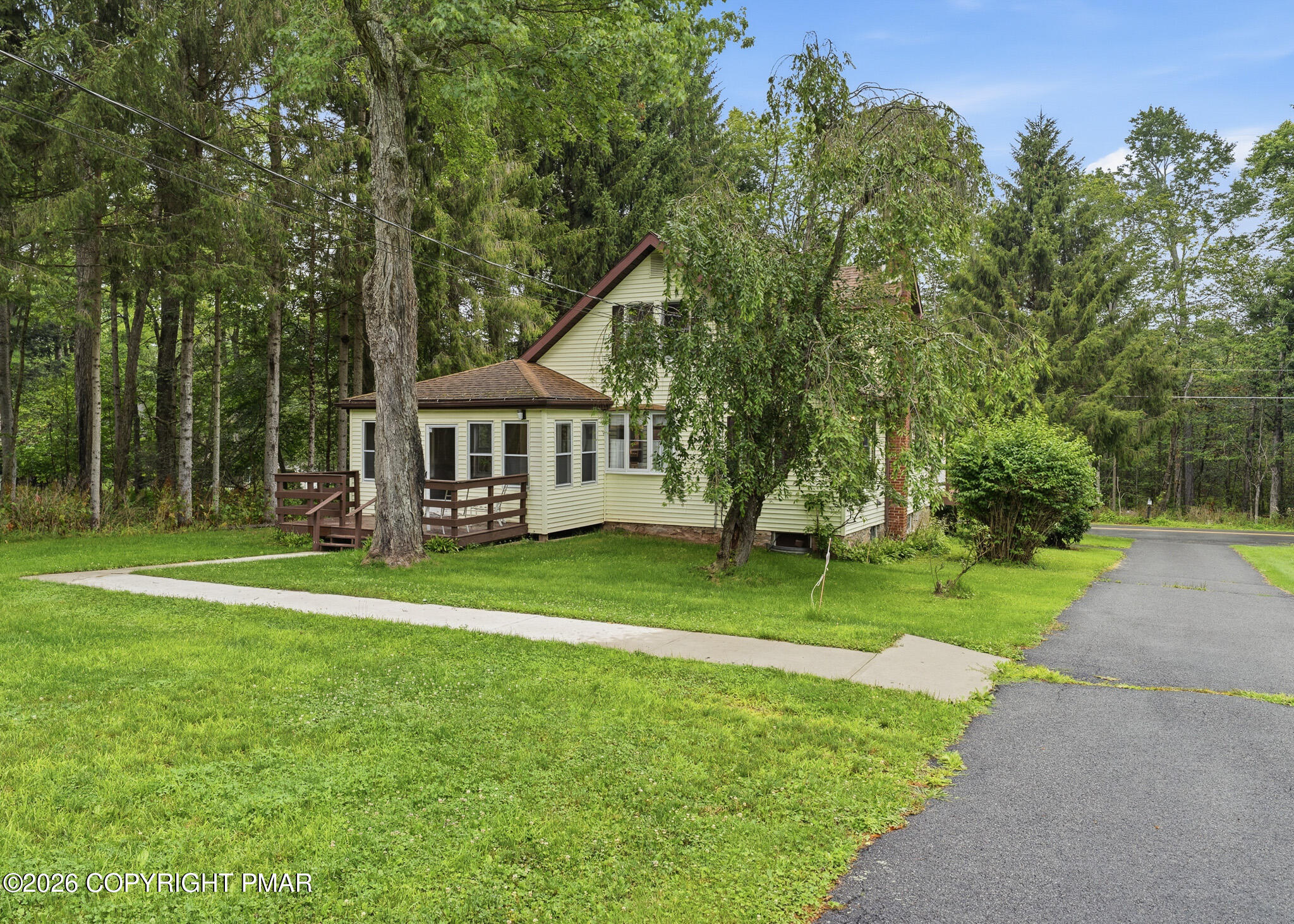 253 Thomas Road Blakeslee, PA 18610 - Photo 3 of 26 03-HomeView_Media-253_Thomas_Rd