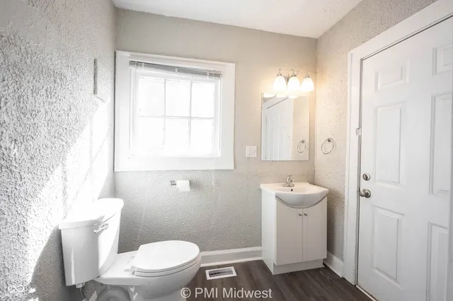 $1,449 | 3945 Central Avenue, Indianapolis, IN 46205