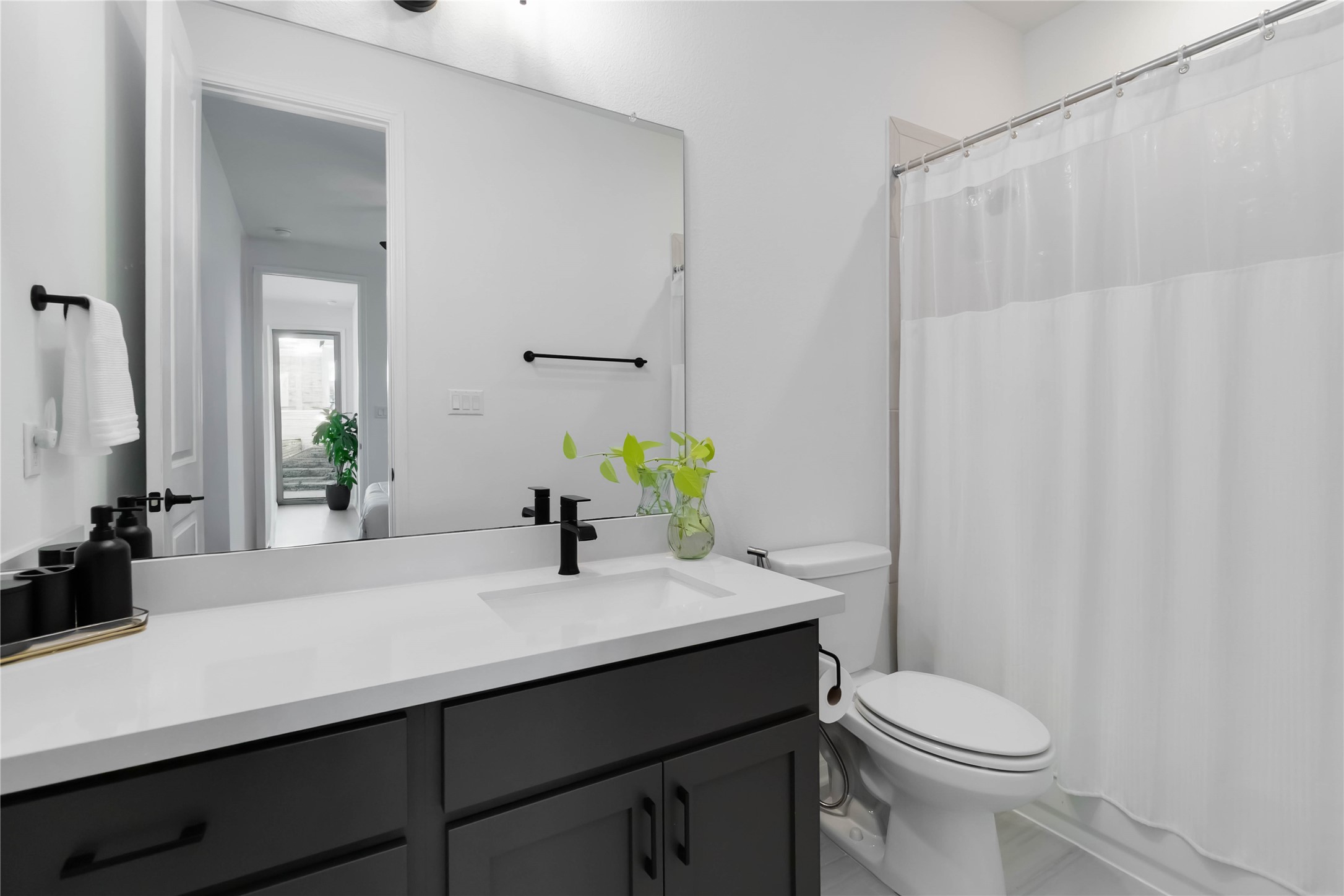 4705 Modena Bay Bend Leander, TX 78641 - Photo 22 of 40 Full bathroom for in-law suite
