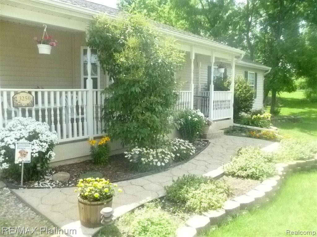 3250 Hogback Road Fowlerville, MI 48836 - Photo 3 of 23 LOVELY LANDSCAPING