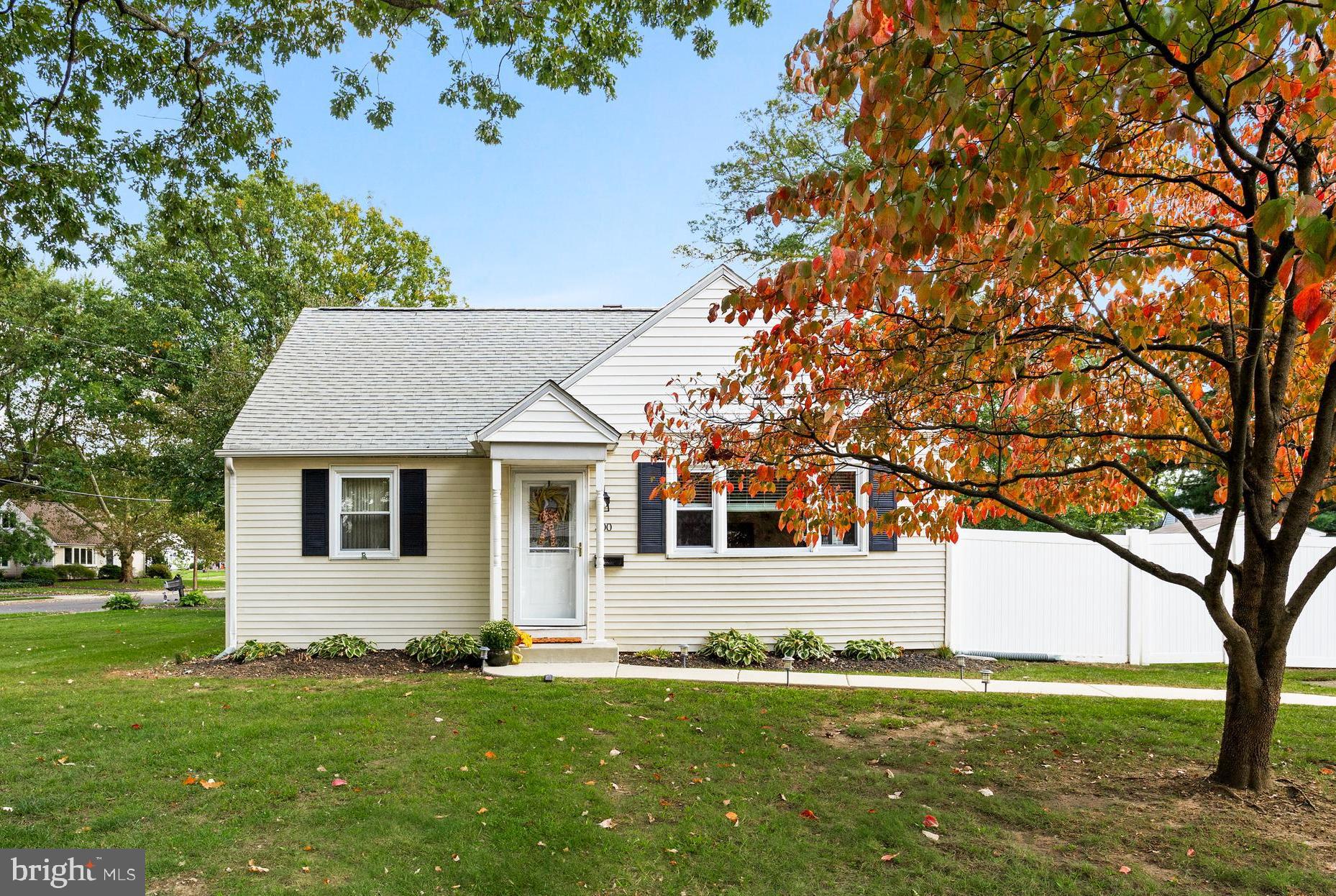 300 West 2nd Avenue Barrington, NJ 08007 - Photo 1 of 32 front view of a house with a yard