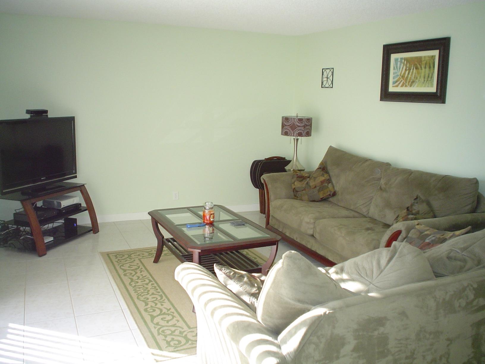 1445 Masters Circle, Unit 157 Delray Beach, FL 33445 - Photo 7 of 23 a living room with furniture and a flat screen tv
