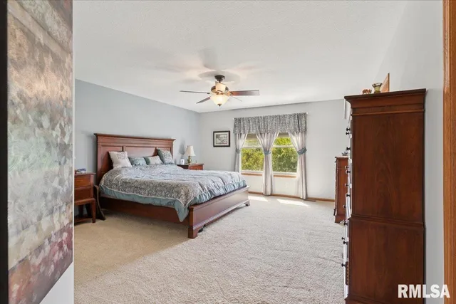 $479,900 | 1301 West 62nd Court, Davenport, IA 52806