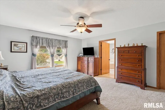 $479,900 | 1301 West 62nd Court, Davenport, IA 52806