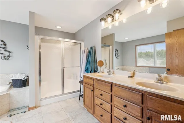 $479,900 | 1301 West 62nd Court, Davenport, IA 52806