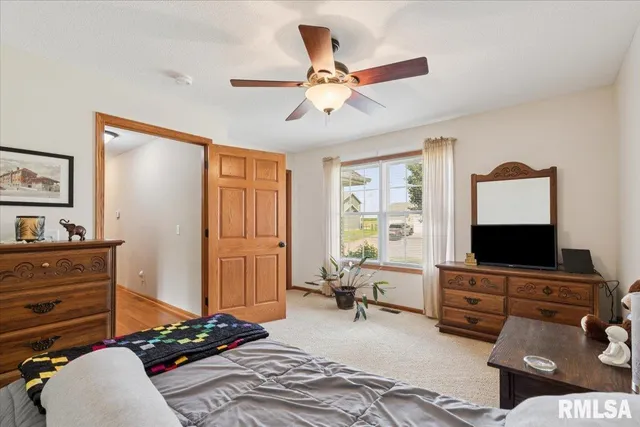 $479,900 | 1301 West 62nd Court, Davenport, IA 52806