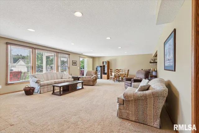 $479,900 | 1301 West 62nd Court, Davenport, IA 52806