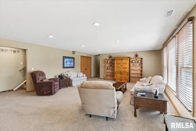 $479,900 | 1301 West 62nd Court, Davenport, IA 52806