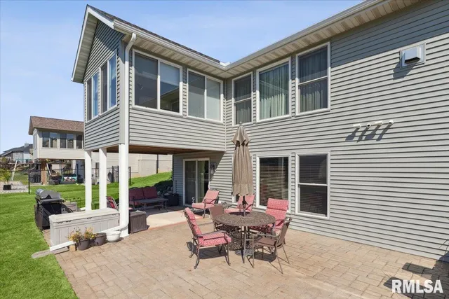 $479,900 | 1301 West 62nd Court, Davenport, IA 52806