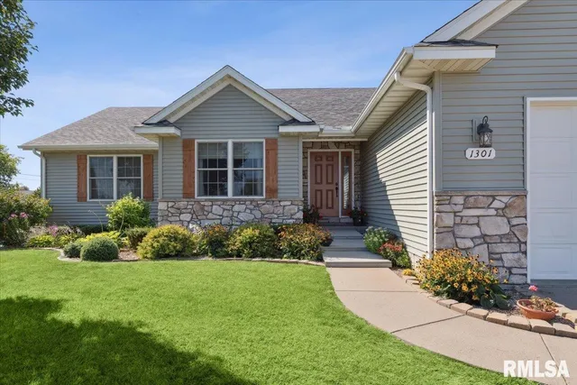 $479,900 | 1301 West 62nd Court, Davenport, IA 52806