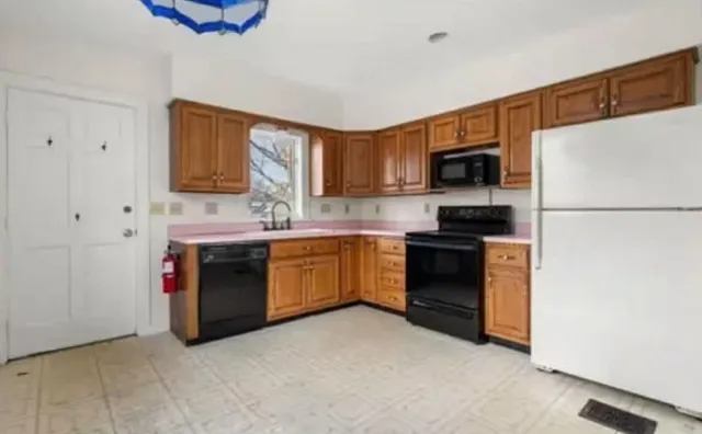 $3,000 | 20 Central Avenue, Unit 2, Danvers, MA 01923