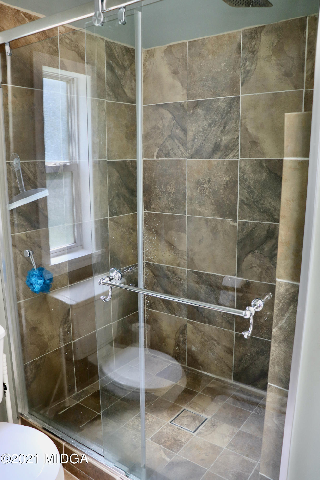 213 Browns Crossing Road Northwest Haddock, GA 31033 - Photo 17 of 28 a bathroom with a shower