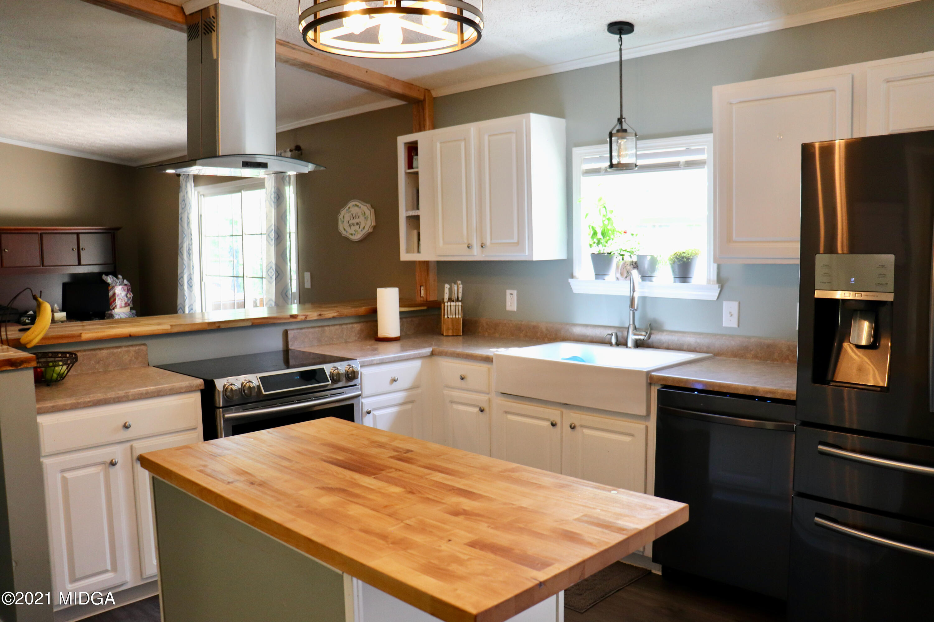 213 Browns Crossing Road Northwest Haddock, GA 31033 - Photo 8 of 28 a kitchen with a stove a sink and a refrigerator