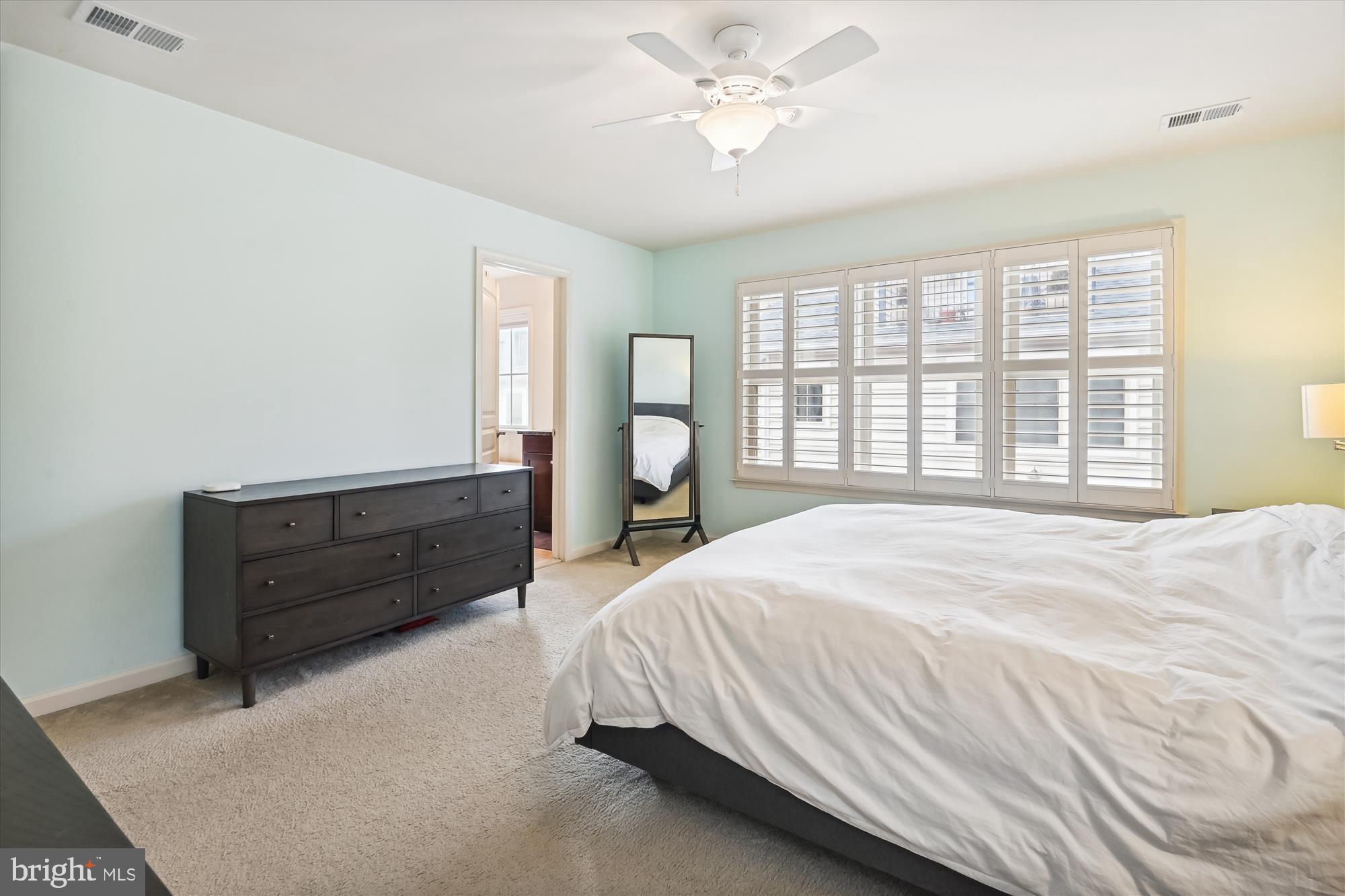 3441 Kemper Road Arlington, VA 22206 - Photo 15 of 52 Primary Bedroom