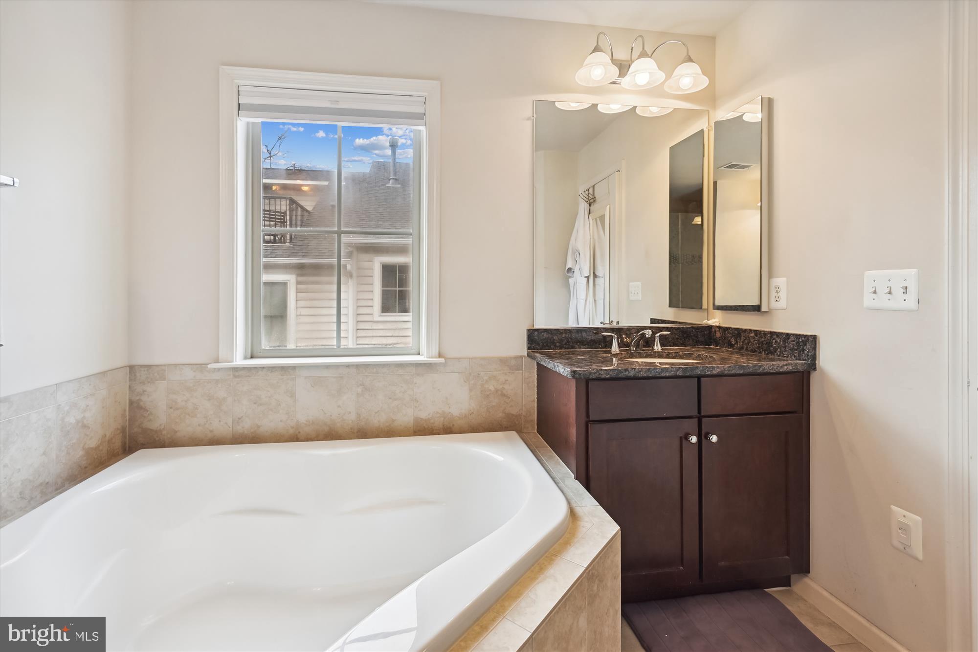 3441 Kemper Road Arlington, VA 22206 - Photo 16 of 52 Primary Bath