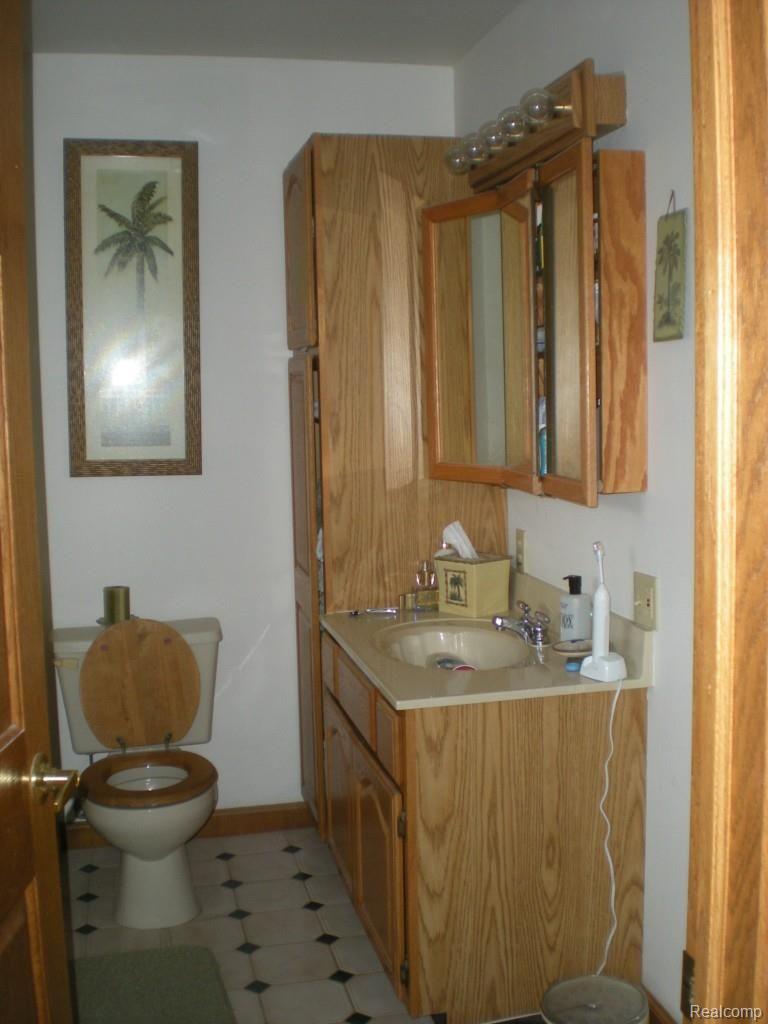 1127 Indian Road Lapeer, MI 48446 - Photo 13 of 29 DSCN3170.jpg