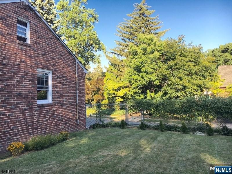408 Washington Avenue Montclair, NJ 07042 - Photo 40 of 42 a backyard of a house with lots of green space