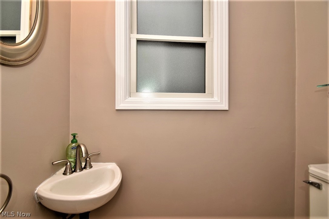 2336 Charney Road Cleveland, OH 44118 - Photo 13 of 24 Gallery Image 13