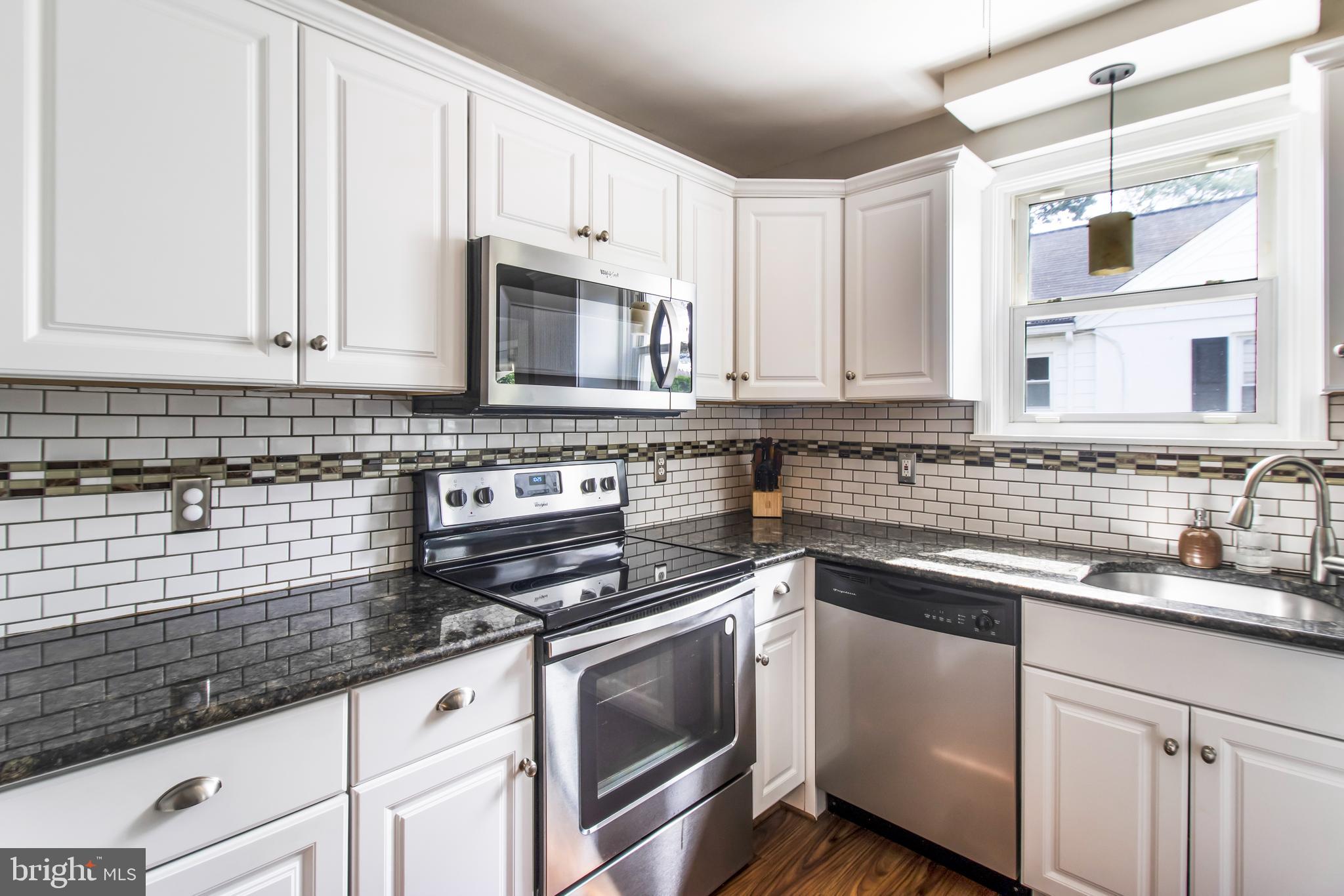 568 Forest View Road Linthicum Heights, MD 21090 - Photo 7 of 37
