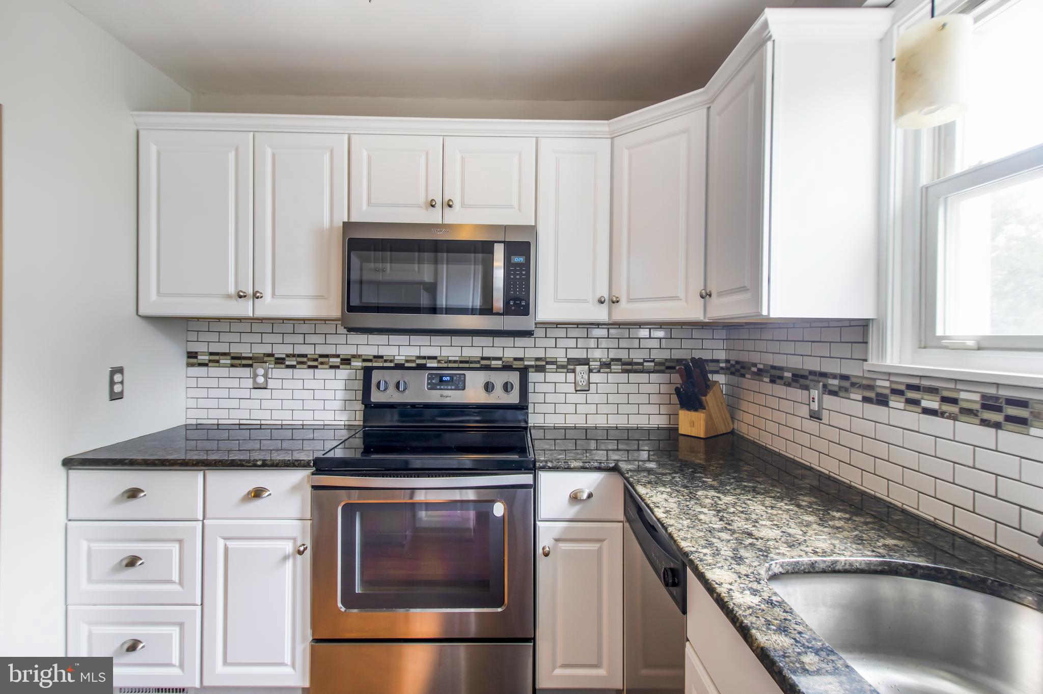 568 Forest View Road Linthicum Heights, MD 21090 - Photo 8 of 37
