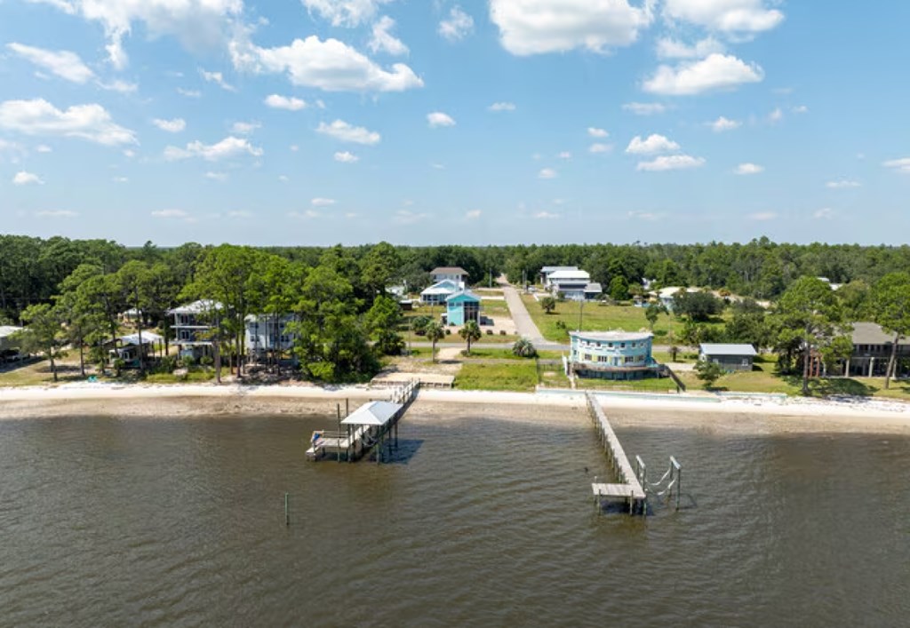 154 Delaware Street Carrabelle, FL 32322 - Photo 2 of 3