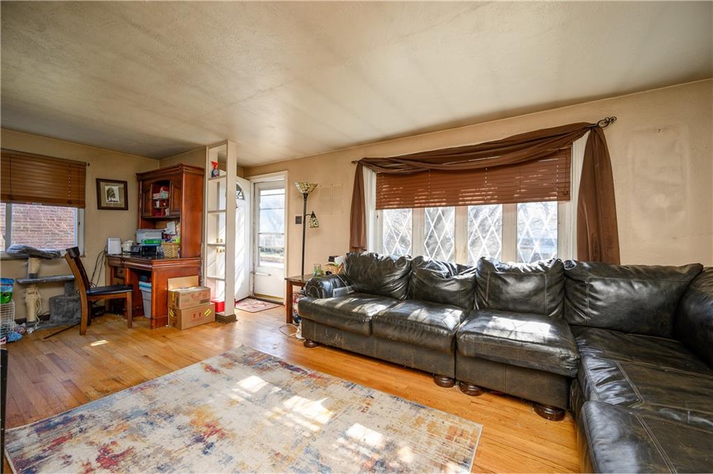 2057 Borland Road Pittsburgh, PA 15243 - Photo 6 of 25 Gallery Image 6