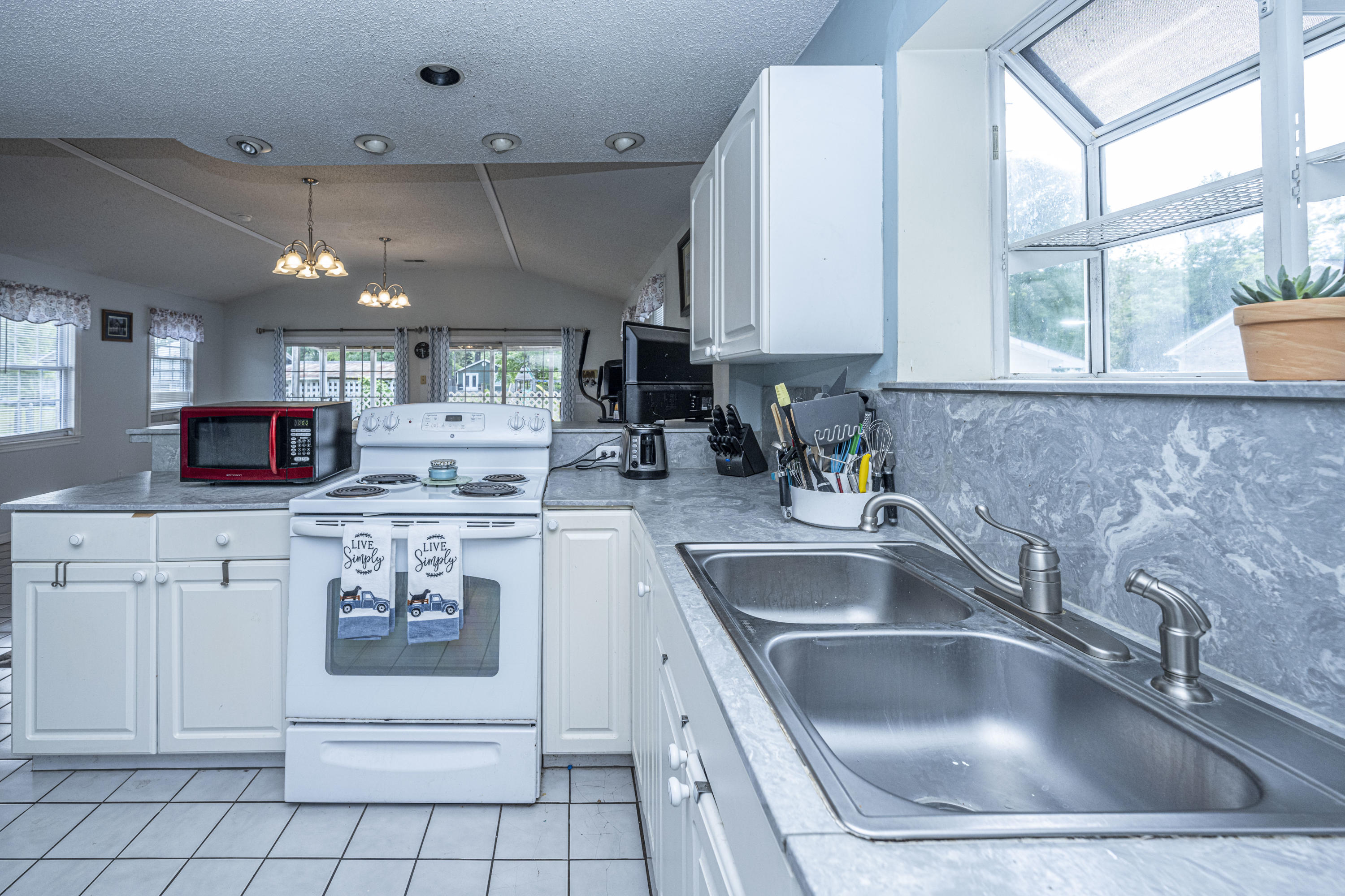 7230 Commodore Road Hollywood, SC 29449 - Photo 9 of 43 DSC_3467