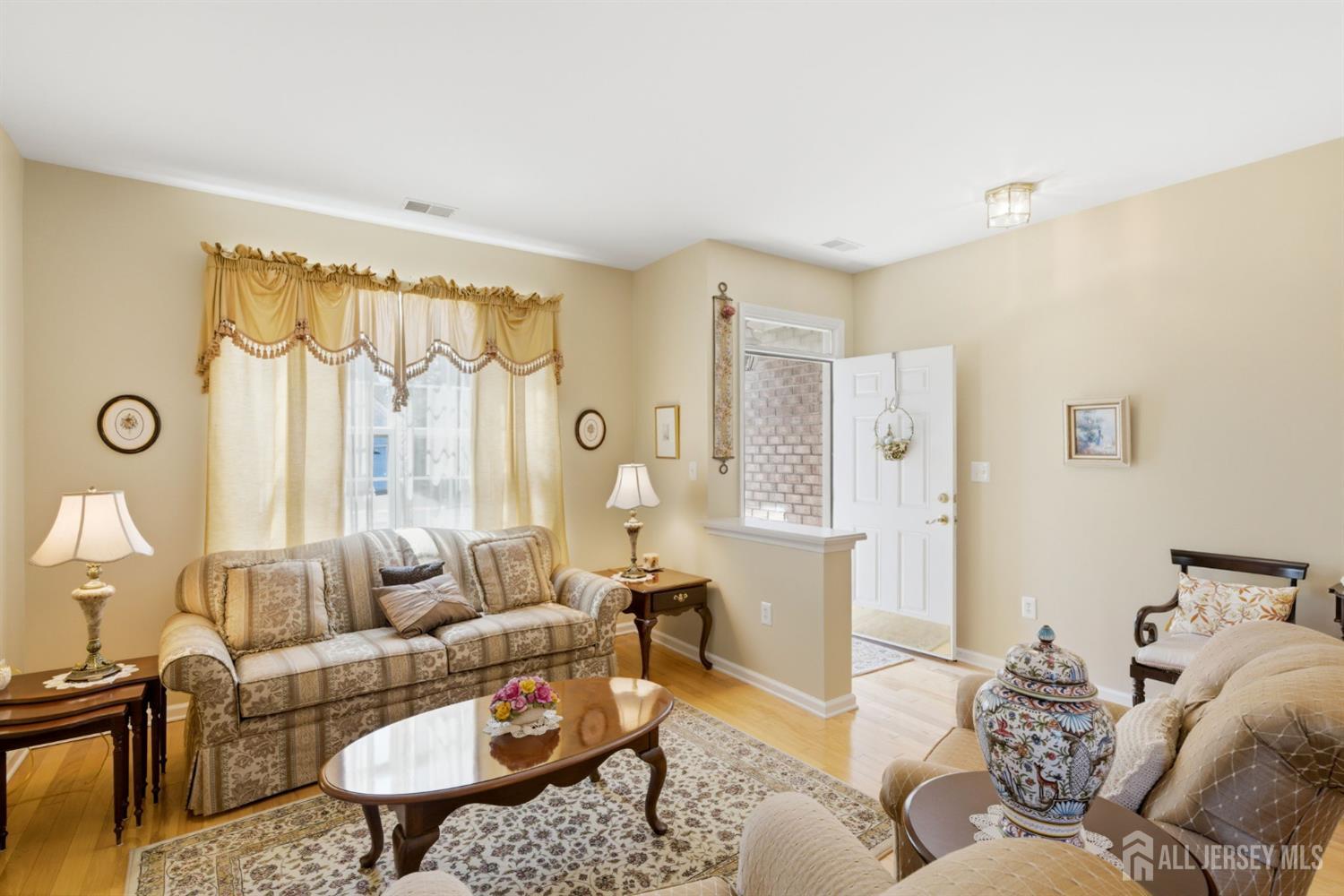 16 Barbaras Way Jackson, NJ 08527 - Photo 4 of 40