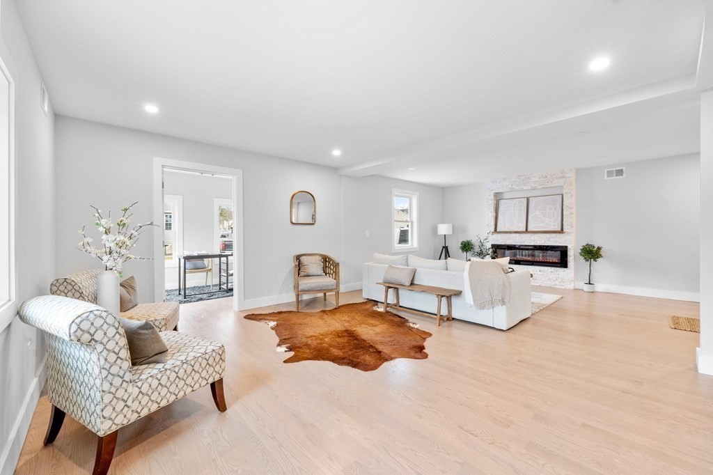 20 Mohawk Road Burlington, MA 01803 - Photo 8 of 39 a living room with furniture and view of kitchen