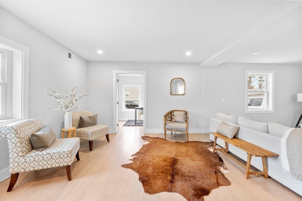 20 Mohawk Road Burlington, MA 01803 - Photo 9 of 39 a living room with furniture