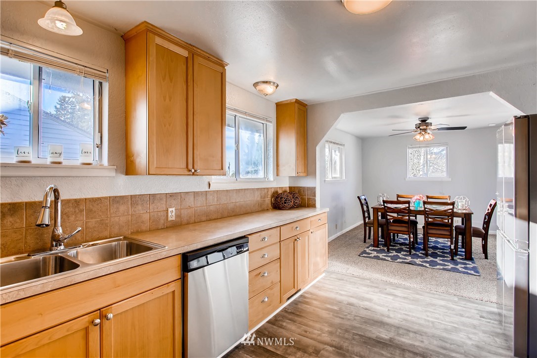 636 South Rochester Street Tacoma, WA 98465 - Photo 11 of 25