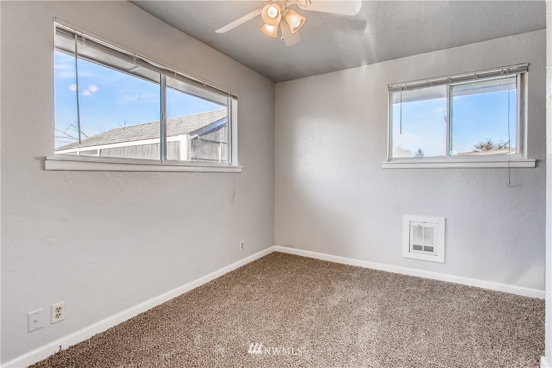 636 South Rochester Street Tacoma, WA 98465 - Photo 18 of 25