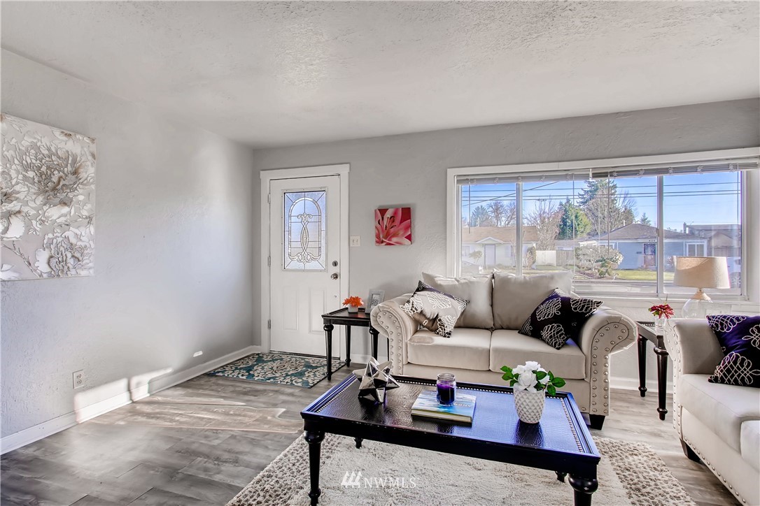 636 South Rochester Street Tacoma, WA 98465 - Photo 4 of 25