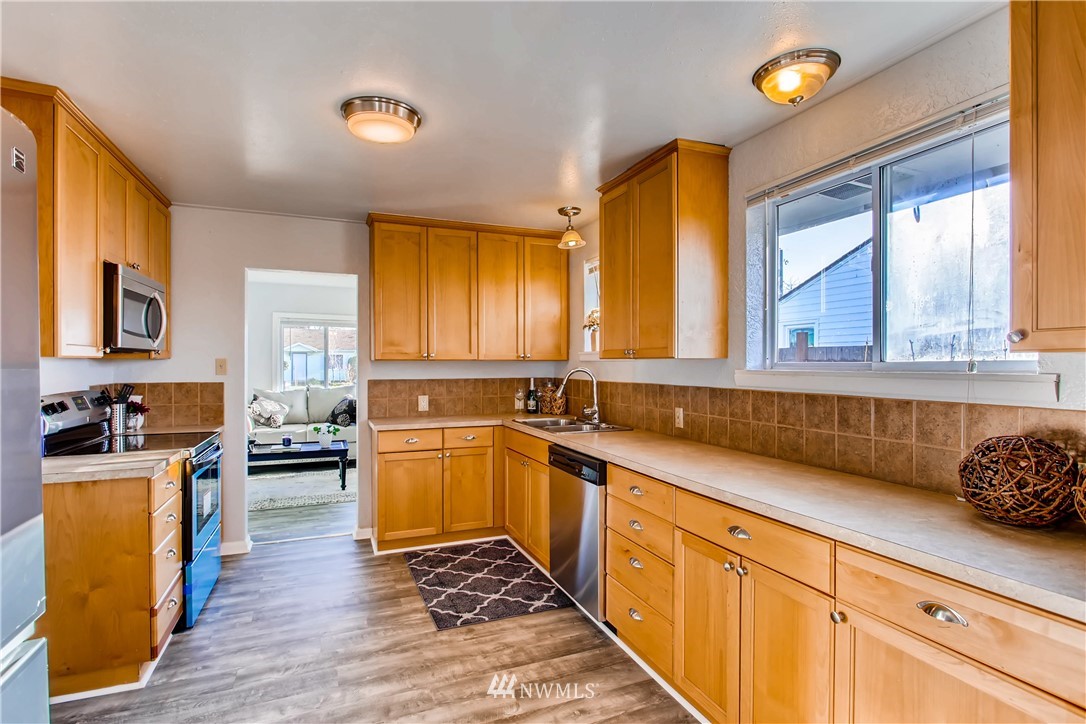 636 South Rochester Street Tacoma, WA 98465 - Photo 8 of 25