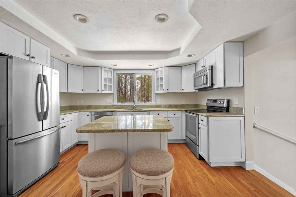 9 Oxbow Road Lynnfield, MA 01940 - Photo 4 of 31 Gallery Image 4