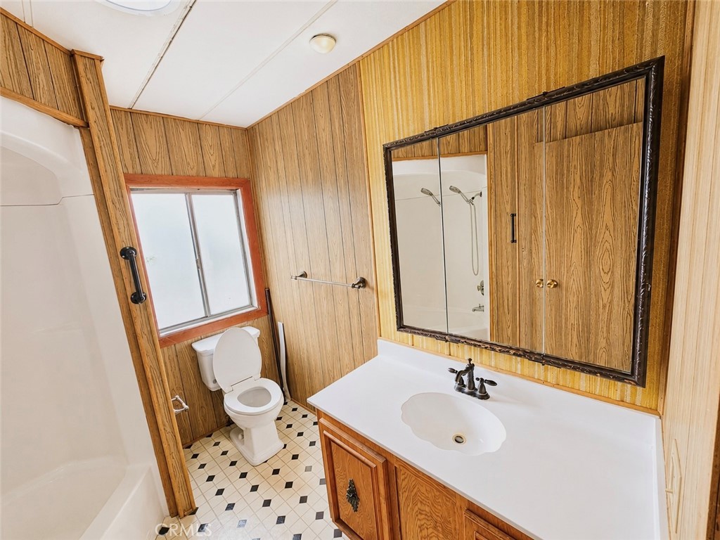 36200 Paradise Ranch Road Castaic, CA 91384 - Photo 11 of 18 Bathroom 1