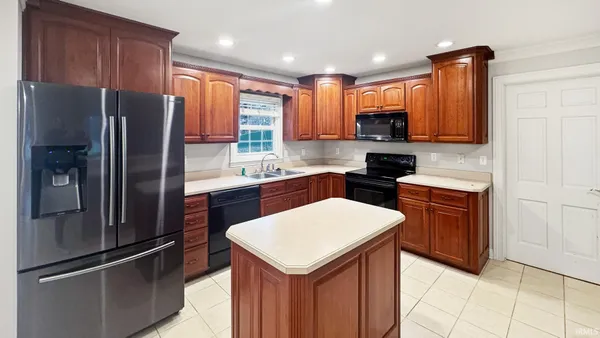 $535,000 | 6777 Oak Grove Road, Newburgh, IN 47630