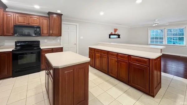 $535,000 | 6777 Oak Grove Road, Newburgh, IN 47630