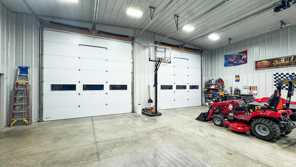 $535,000 | 6777 Oak Grove Road, Newburgh, IN 47630